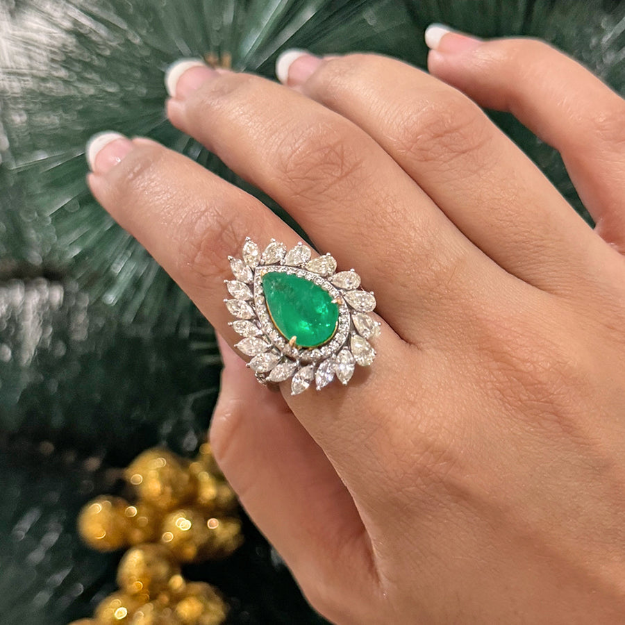 PEAR COLUMBIAN EMERALD  RING